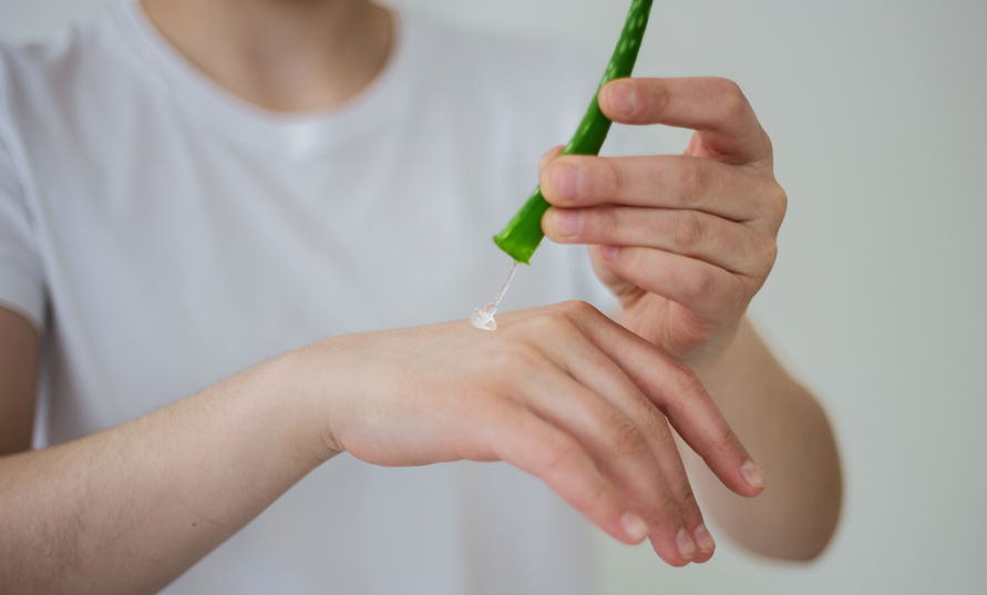 Aloe vera to reduce sunburn pain
